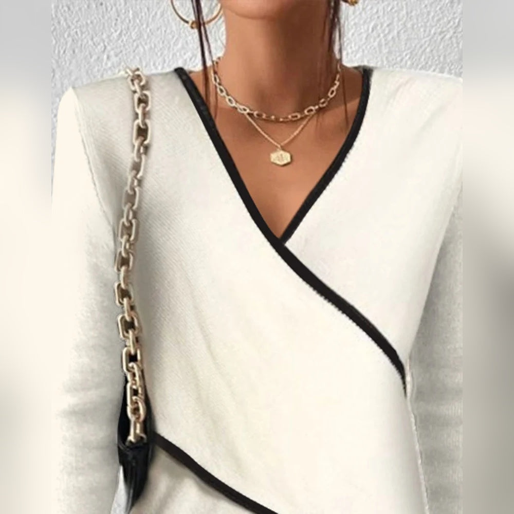 PULL AJUSTÉ À COL EN V POUR FEMMES