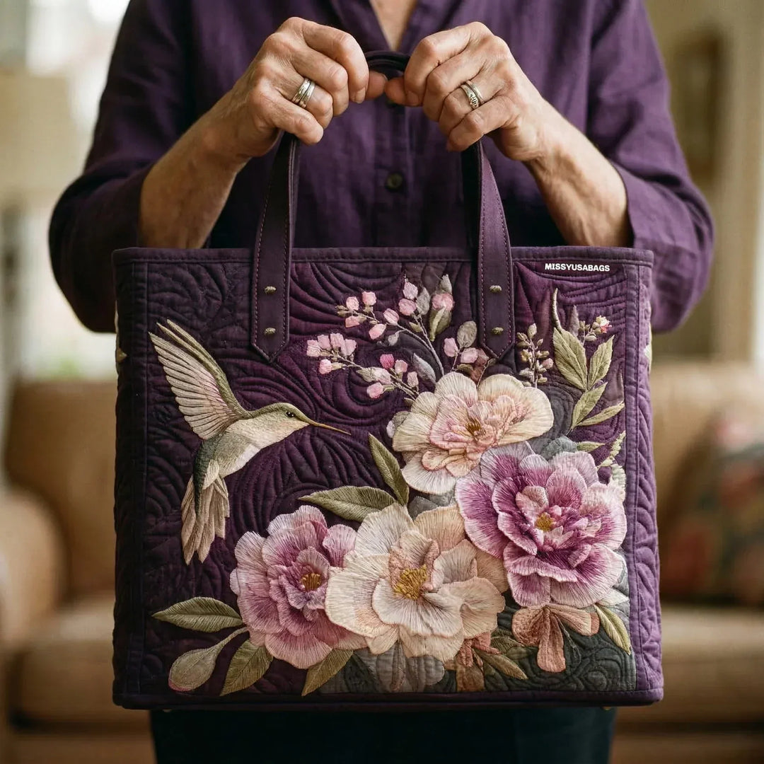 Ručně vyrobená prošívaná taška s motivem kolibříků a orchidejí